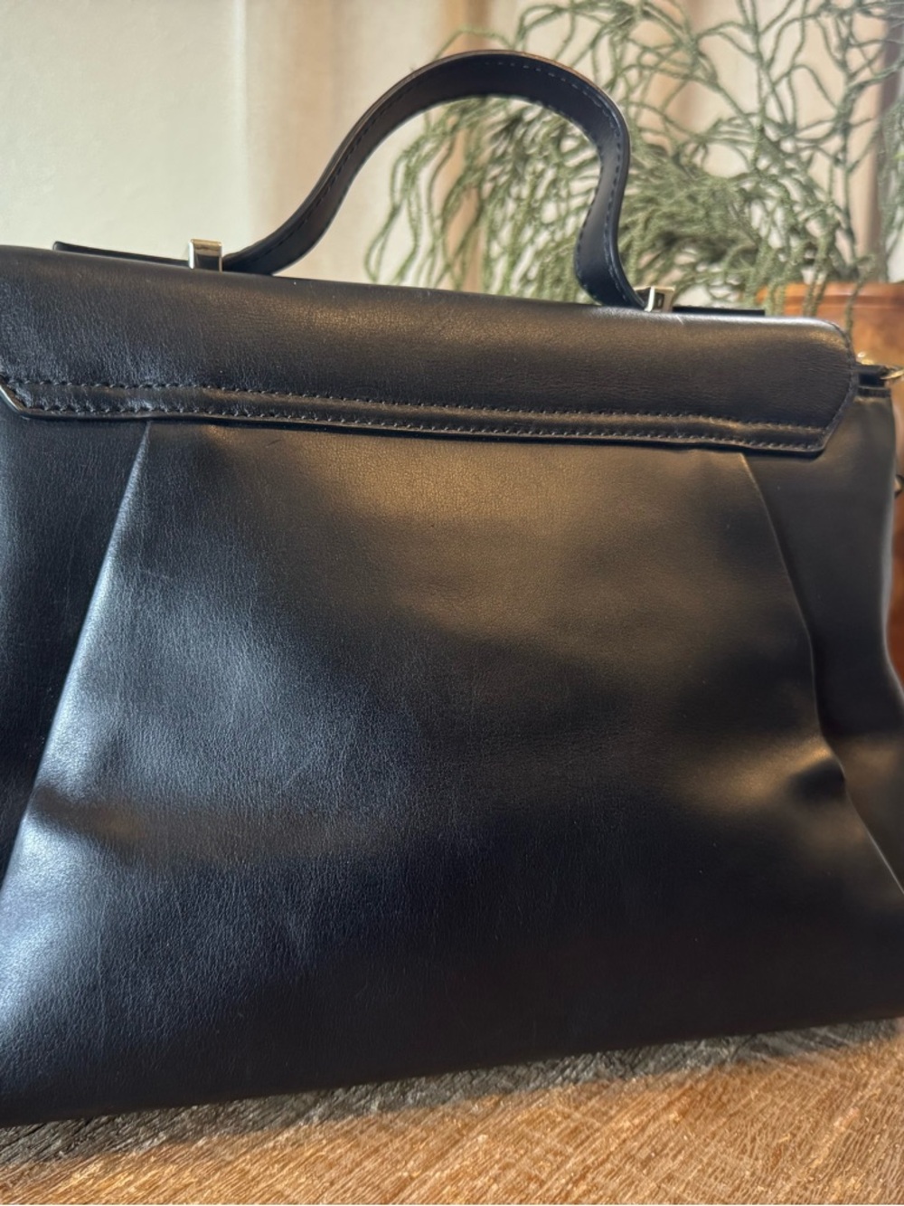 Kate Spade Black Leather Envelope Crossbody Bag with‎ Gold Bar - Picture 3 of 16